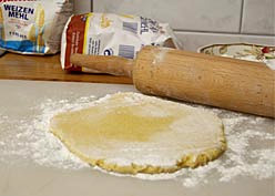 Schritt 1: Teig ausrollen Schritt 1: Teig ausrollen